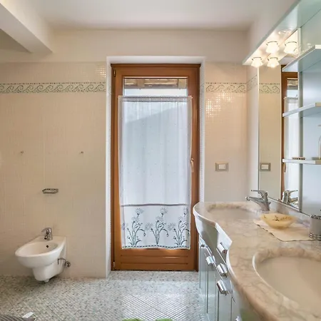 Fiore Apartment *